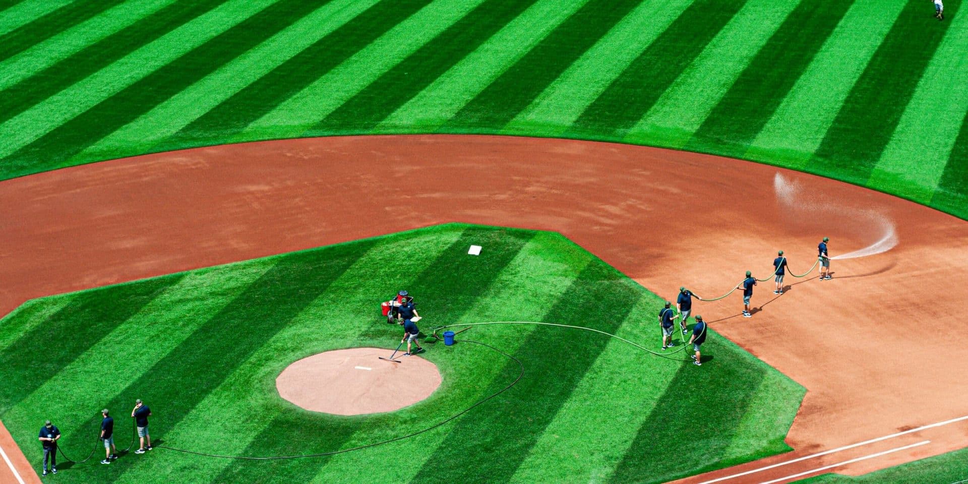 Dodgers Dominate Yankees 18–2 in Historic Blowout at Dodger Stadium