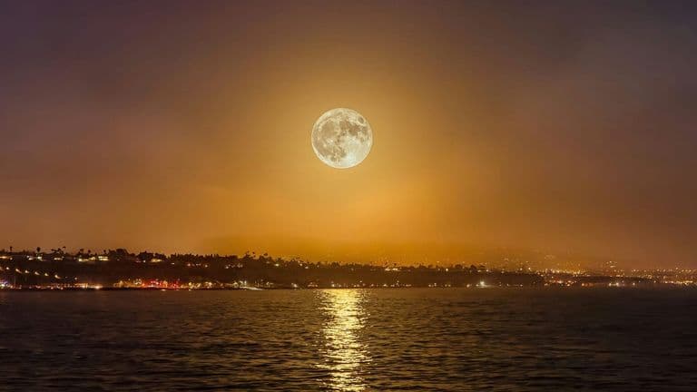 Wolf Supermoon Lights U.S. Skies Early on January 3, Draws Amateur Astronomers