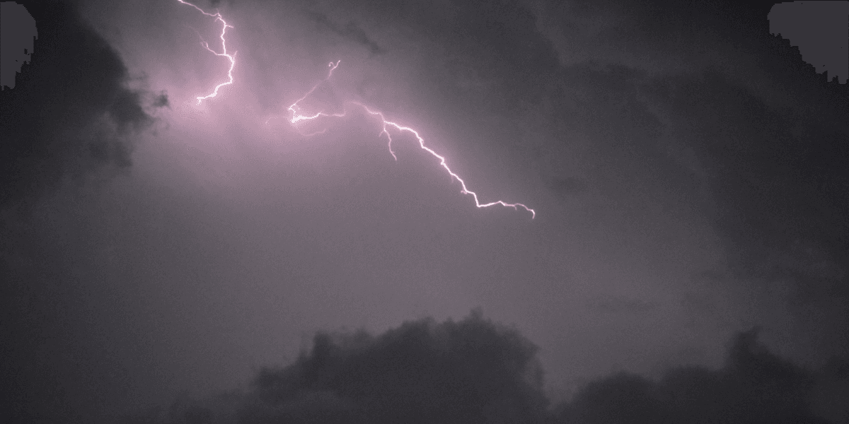 Severe Midwest Storm System Causes Widespread Travel Disruptions and Power Outages Across the United States