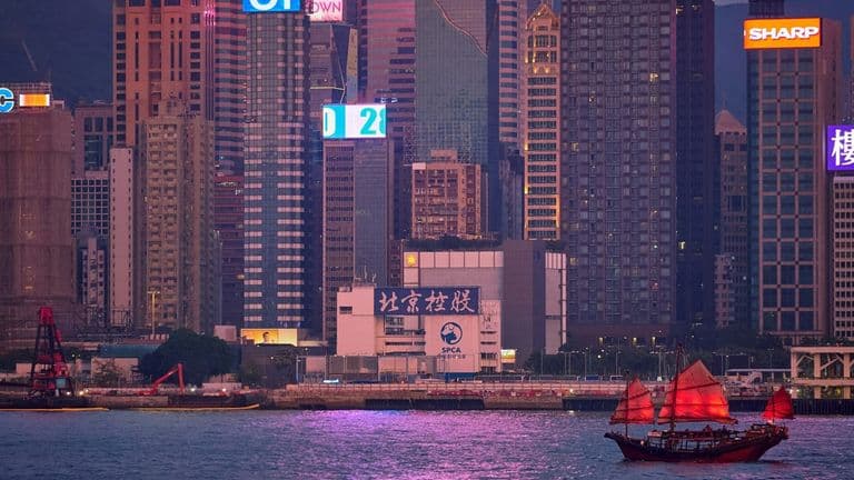 Trump and Xi Jinping Reopen Dialogue Amid Rising Tensions Over Trade and Travel Restrictions