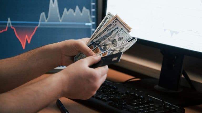 U.S. Stock Markets Open Mixed as Tech Sector Sees Nuanced Shift