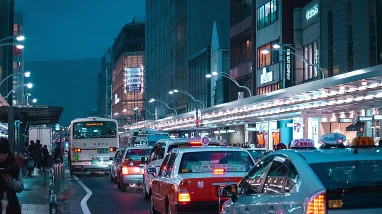 Thanksgiving Travel Woes in LA: Unprecedented Traffic and Flight Delays Reported