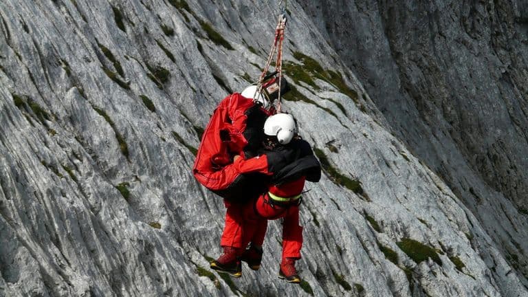 Los Angeles Faces Recovery Challenges Following 6.9 Magnitude Earthquake: Ongoing Search and Rescue Operations