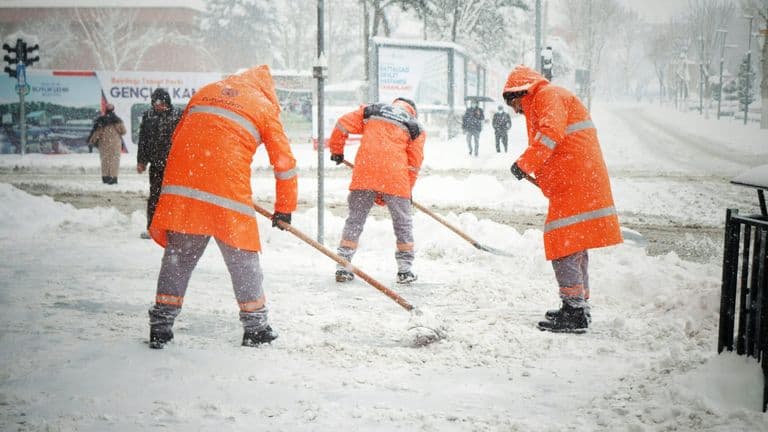 Los Angeles Experiences Unprecedented Winter Storm, Leading to Significant Disruptions on Christmas Eve
