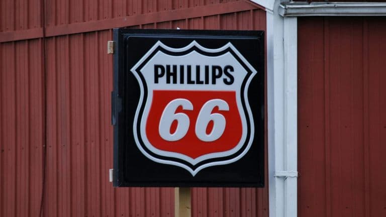 Phillips 66 to Begin Refinery Layoffs in December